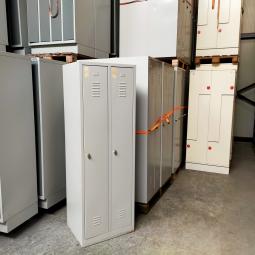  - partij 37x induistriele metalen lockerkasten 2-deursgrijs (8)