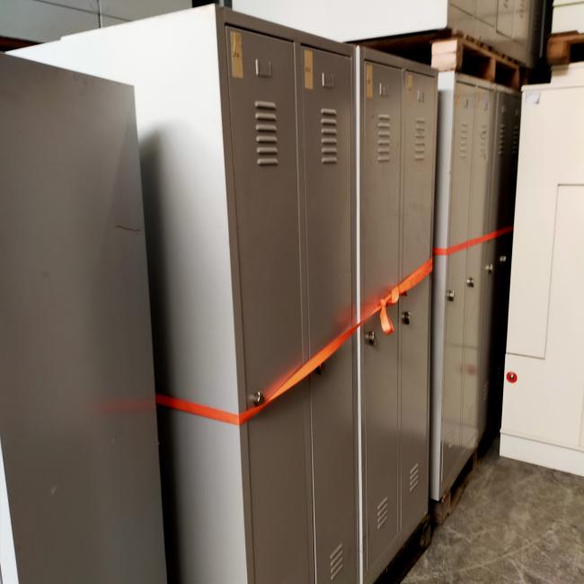  - partij 37x induistriele metalen lockerkasten 2-deursgrijs (14)