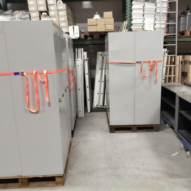  - partij 37x induistriele metalen lockerkasten 2-deursgrijs (114)