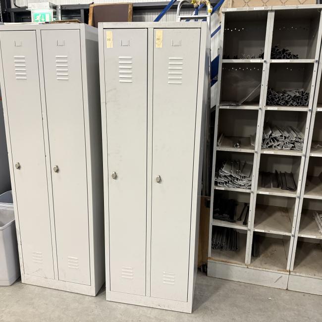  - partij 37x induistriele metalen lockerkasten 2-deursgrijs (122)