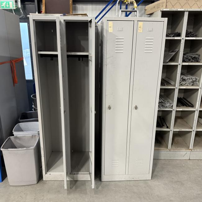  - partij 37x induistriele metalen lockerkasten 2-deursgrijs (124)