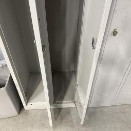  - partij 37x induistriele metalen lockerkasten 2-deursgrijs (125)