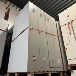  - partij 37x induistriele metalen lockerkasten 2-deursgrijs (137)