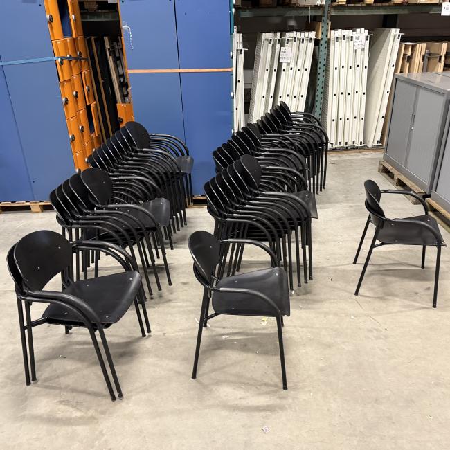  - partij VDS (van der  Sluis) stapelstoelen met stevig stalen frame met houten zit en rug met div gebruikssporen (125)