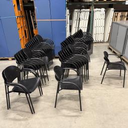  - partij VDS (van der  Sluis) stapelstoelen met stevig stalen frame met houten zit en rug met div gebruikssporen (125)