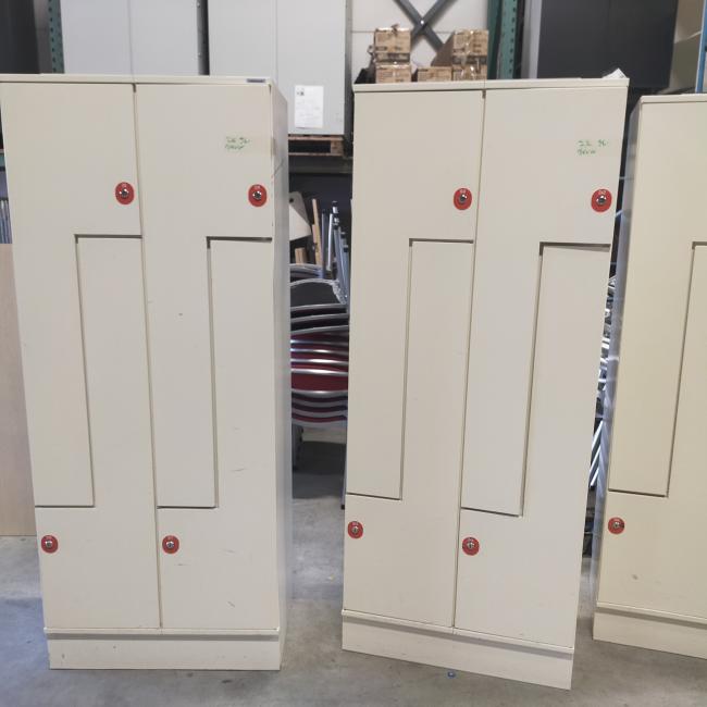  - partij Oostwoud witte metalen Z-lockerkasten kledinglockers 4-deurs 195x80x50 cm met nieuww sloten eurolocks (14)