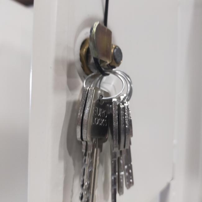  - partij Oostwoud witte metalen Z-lockerkasten kledinglockers 4-deurs 195x80x50 cm met nieuww sloten eurolocks (18)