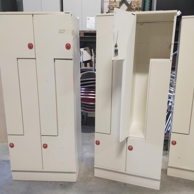  - partij Oostwoud witte metalen Z-lockerkasten kledinglockers 4-deurs 195x80x50 cm met nieuww sloten eurolocks (23)