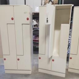  - partij Oostwoud witte metalen Z-lockerkasten kledinglockers 4-deurs 195x80x50 cm met nieuww sloten eurolocks (23)