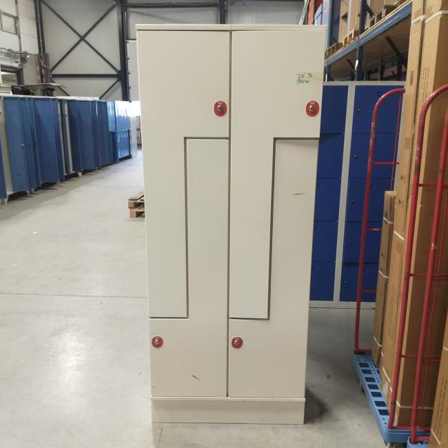  - partij Oostwoud witte metalen Z-lockerkasten kledinglockers 4-deurs 195x80x50 cm met nieuww sloten eurolocks (25)