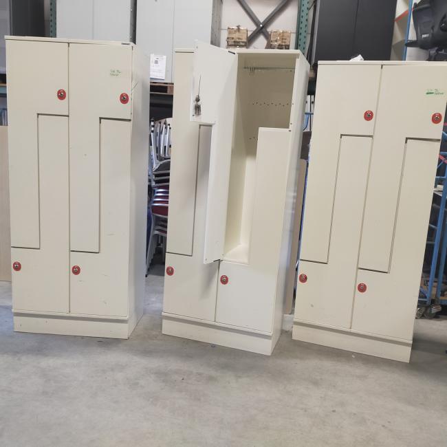 - partij Oostwoud witte metalen Z-lockerkasten kledinglockers 4-deurs 195x80x50 cm met nieuww sloten eurolocks (28)