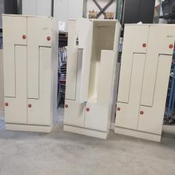  - partij Oostwoud witte metalen Z-lockerkasten kledinglockers 4-deurs 195x80x50 cm met nieuww sloten eurolocks (28)