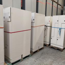  - partij Oostwoud witte metalen Z-lockerkasten kledinglockers 4-deurs 195x80x50 cm met nieuww sloten eurolocks (31)