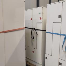  - partij Oostwoud witte metalen Z-lockerkasten kledinglockers 4-deurs 195x80x50 cm met nieuww sloten eurolocks (33)
