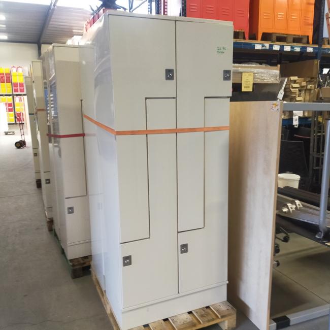  - partij Oostwoud witte metalen Z-lockerkasten kledinglockers 4-deurs 195x80x50 cm met nieuww sloten eurolocks (6)
