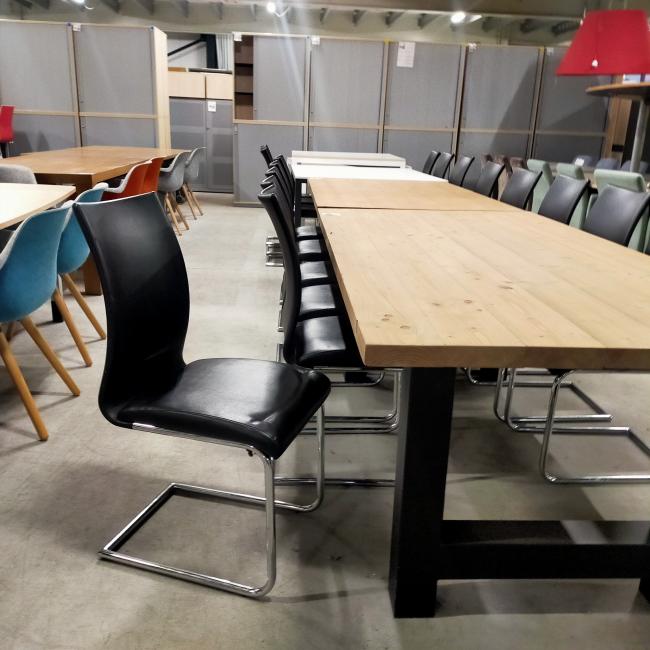  - partij goedkope sledestoelen eetkamerstoelen met zwart kunststleder bekleding (25)