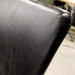  - partij goedkope sledestoelen eetkamerstoelen met zwart kunststleder bekleding (8)