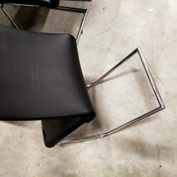  - partij goedkope sledestoelen eetkamerstoelen met zwart kunststleder bekleding (9)