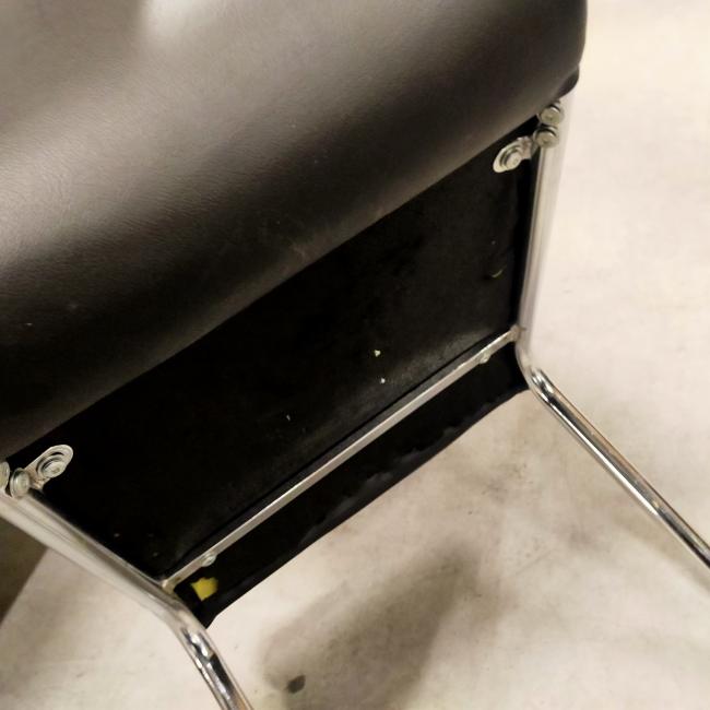  - partij goedkope sledestoelen eetkamerstoelen met zwart kunststleder bekleding (11)