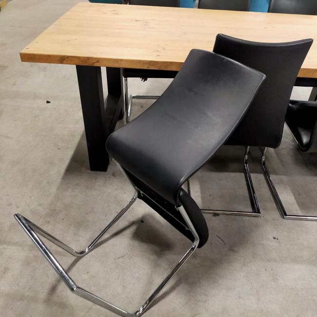  - partij goedkope sledestoelen eetkamerstoelen met zwart kunststleder bekleding (13)