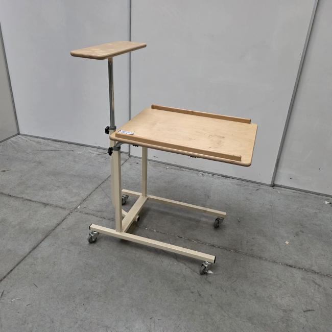  - bedtafel  rolstoel tafel afm 60x46 cm hoogte instelbaar van 65-106 cm tevens kantelbaar  (2)