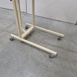  - bedtafel  rolstoel tafel afm 60x46 cm hoogte instelbaar van 65-106 cm tevens kantelbaar  (4)