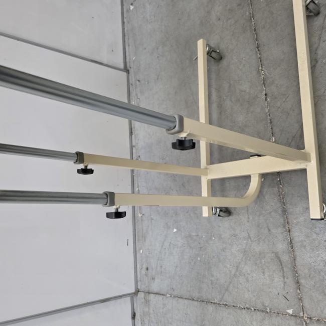  - bedtafel  rolstoel tafel afm 60x46 cm hoogte instelbaar van 65-106 cm tevens kantelbaar  (5)