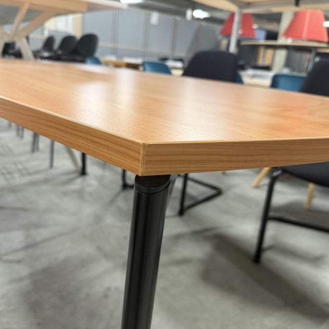  - 1x EROMES tafel kersenkleur bootvormig blad met gebrsporen  krasjes op het blad (10)