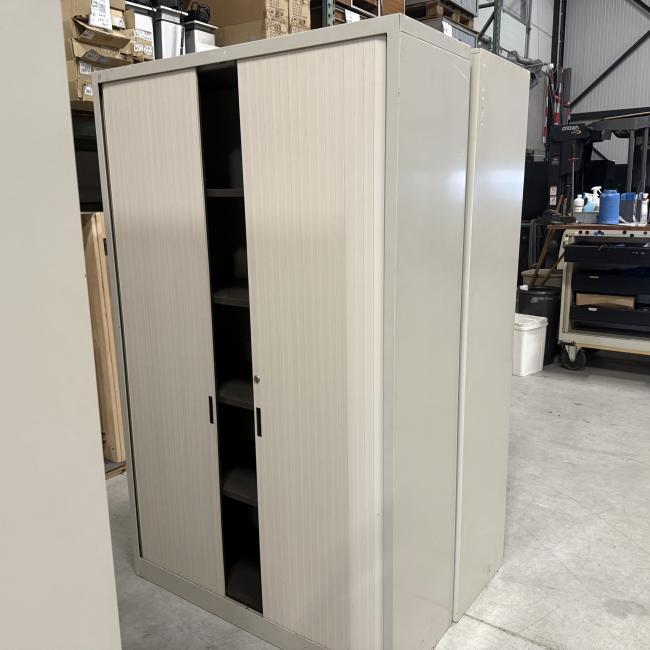  - 4x van blerk werkplaats garage kasten met roldeuren (21)