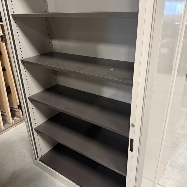  - 4x van blerk werkplaats garage kasten met roldeuren (2)