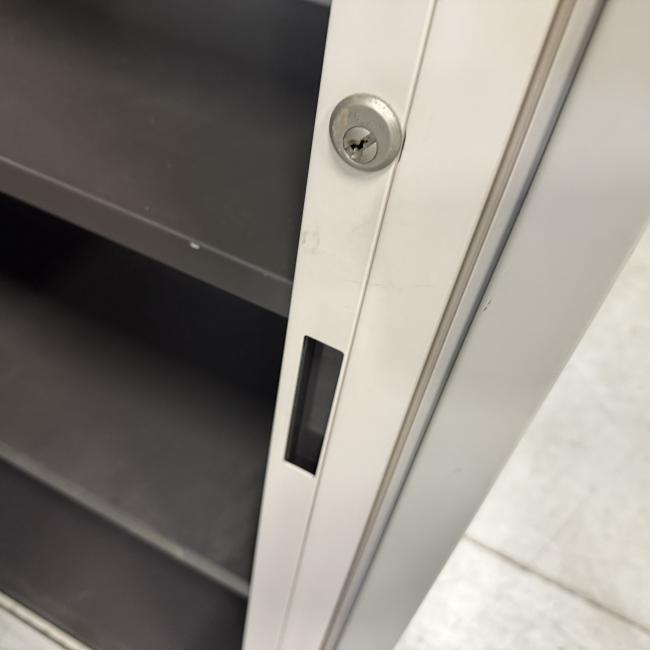  - 4x van blerk werkplaats garage kasten met roldeuren (7)