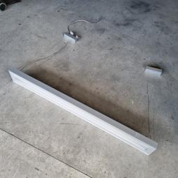  - hang tl lamp voor boven bureau afm 125x15x4,5 cm  75 cm kabel 28 watt (1)