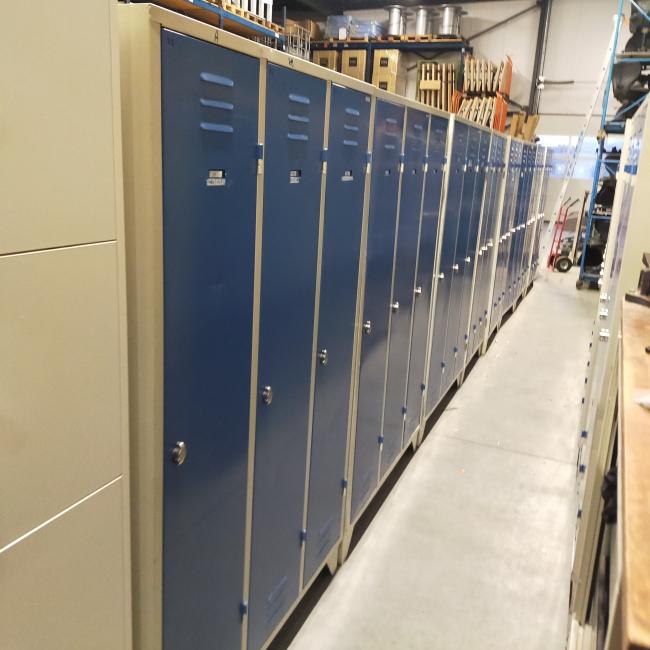  - LK869 12x 3-deurs extra brede deuren 185x120x50 cm 225,- per stuk ex (24)