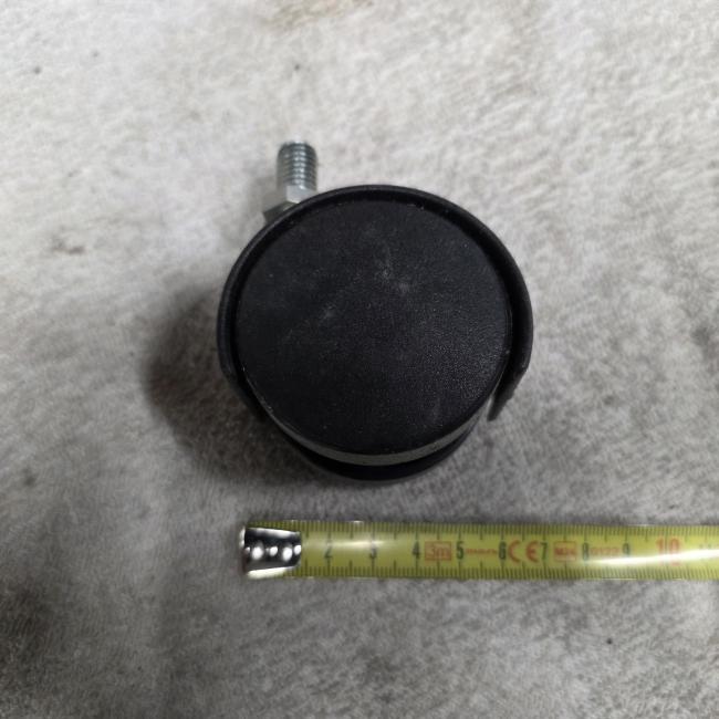  - partij kunststof zwenkwielen met schroefpen M10 (1)