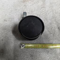  - partij kunststof zwenkwielen met schroefpen M10 (1)