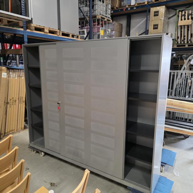  - akoestische schuifdeurkast 240x195x45 cm  (1)