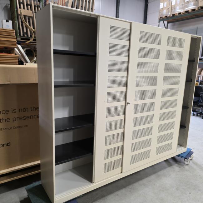  - akoestische schuifdeurkast 240x195x45 cm  (2)