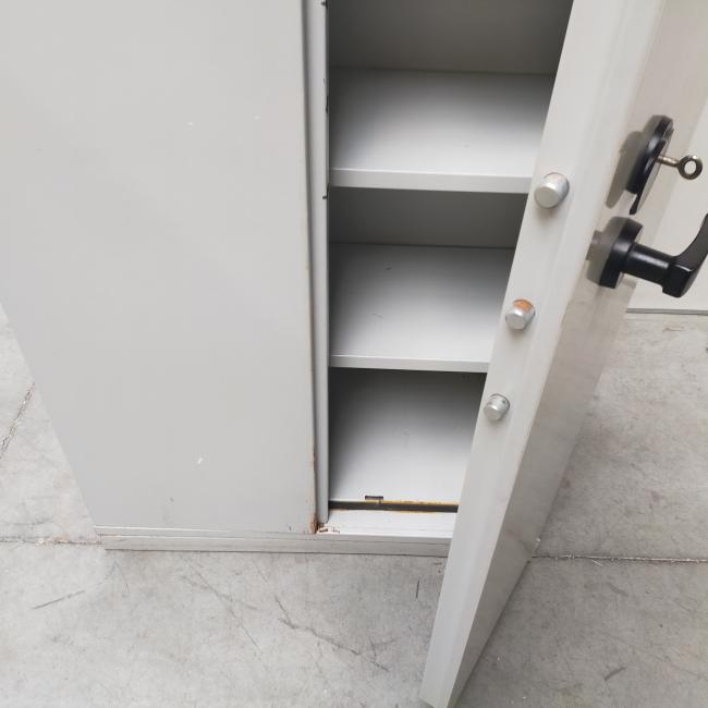  - 1x brandvertragende kluiskast met sleutel (4)