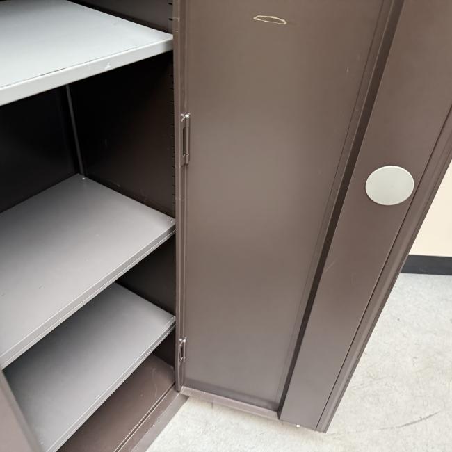  - 1x bruine stalen werkplaatskast (14)