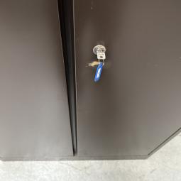  - 1x bruine stalen werkplaatskast (16)