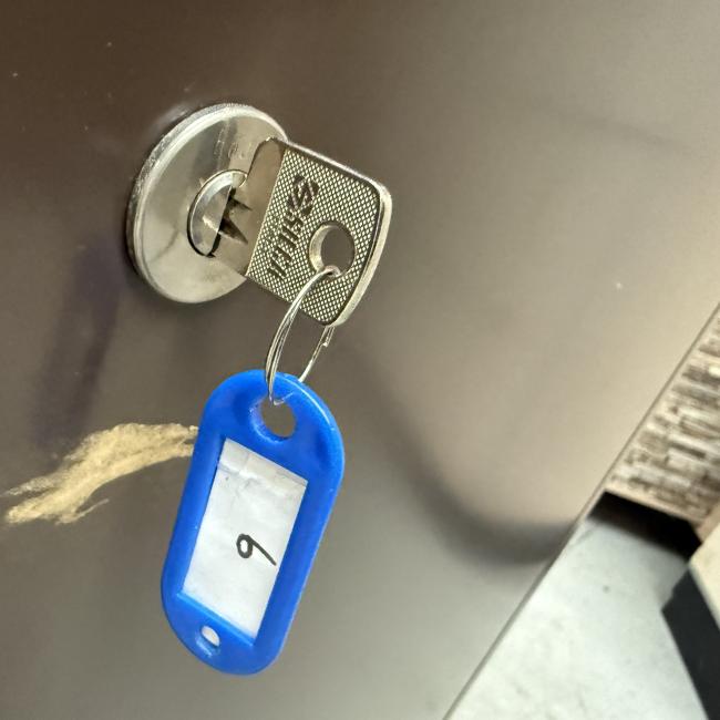  - 1x bruine stalen werkplaatskast (4)