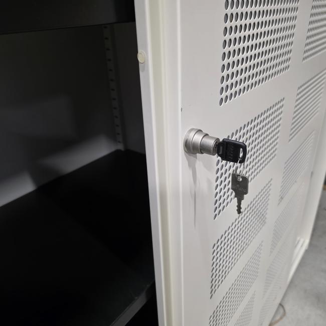  - 3X AKOESTISCHE SCHUIFDEURKAST AFM 160X45X195 HOOG  (2)