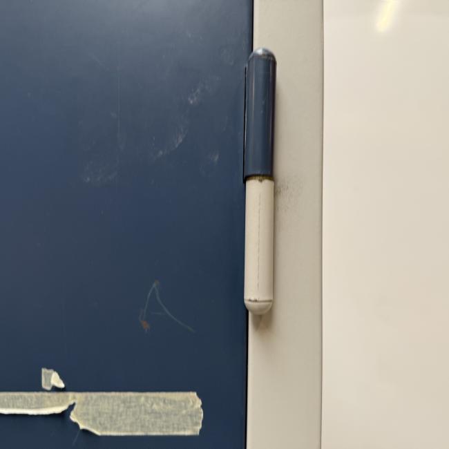  - ahrend zware degelijke stalen kast met heel veel schappen vakken (19)