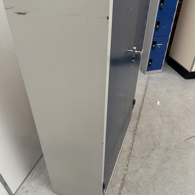  - ahrend zware degelijke stalen kast met heel veel schappen vakken (22)