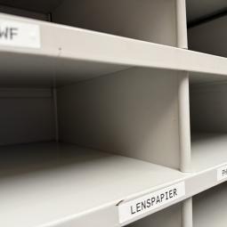  - ahrend zware degelijke stalen kast met heel veel schappen vakken (5)