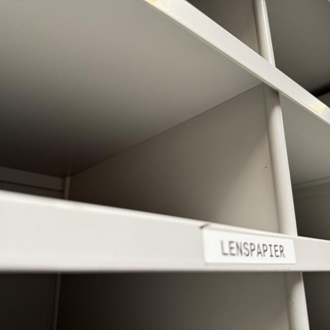  - ahrend zware degelijke stalen kast met heel veel schappen vakken (6)