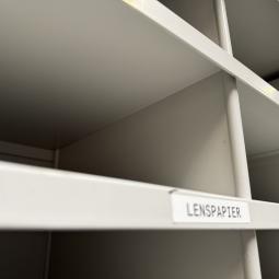  - ahrend zware degelijke stalen kast met heel veel schappen vakken (6)