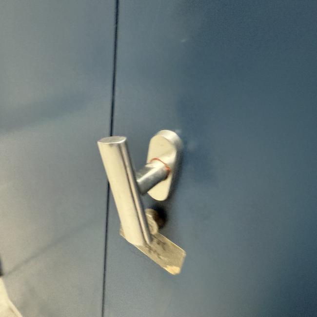  - ahrend zware degelijke stalen kast met heel veel schappen vakken (11)