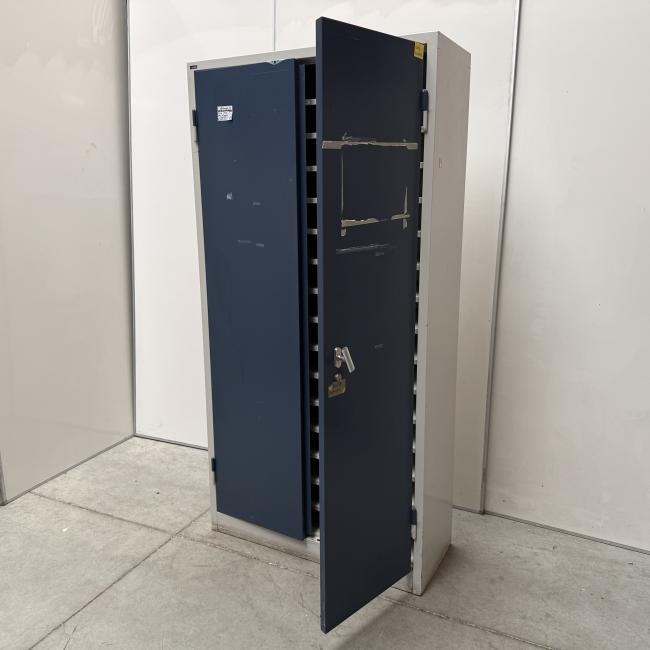  - ahrend zware degelijke stalen kast met heel veel schappen vakken (13)