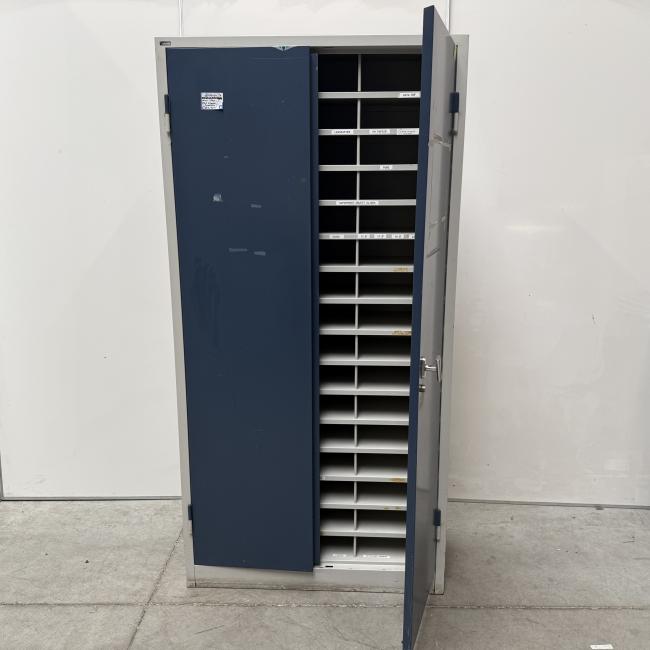  - ahrend zware degelijke stalen kast met heel veel schappen vakken (14)